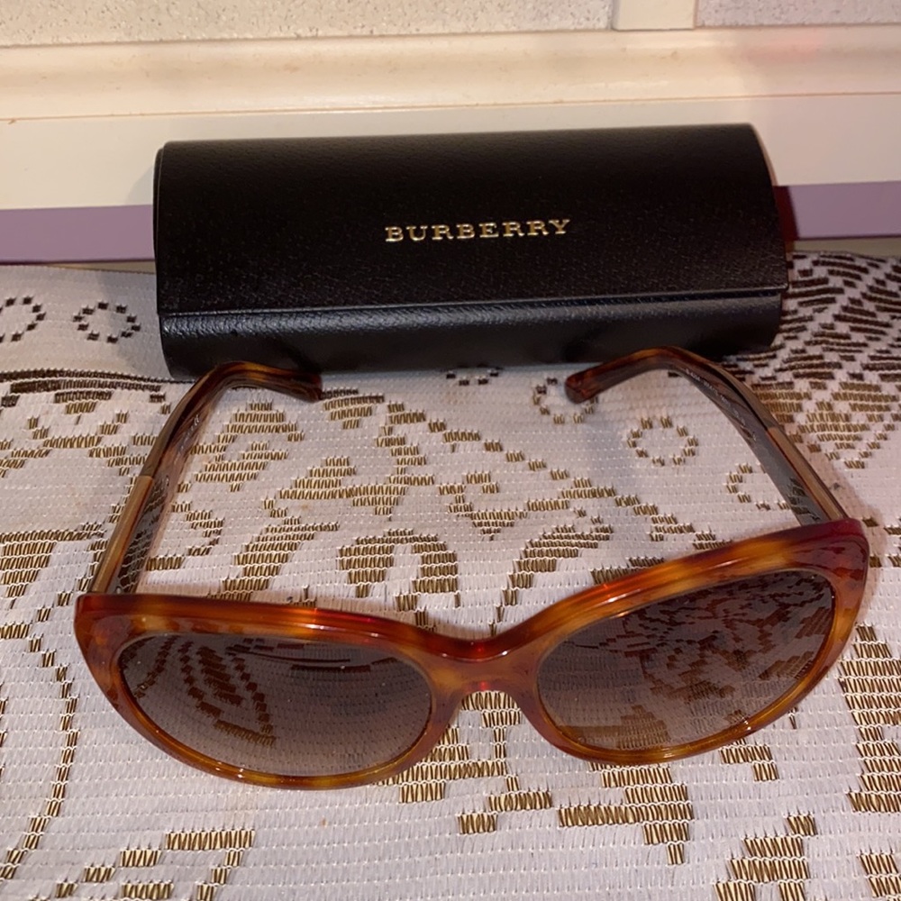 Authentic Burberry Sunglasses - Picture 4 of 4